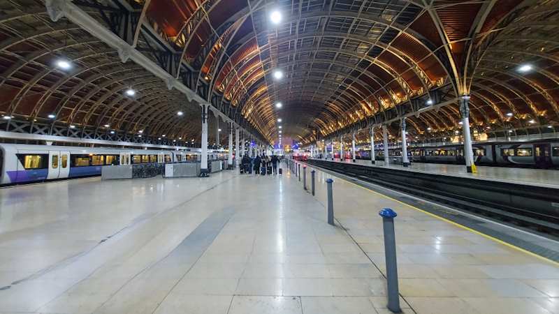 Station hall without lettering